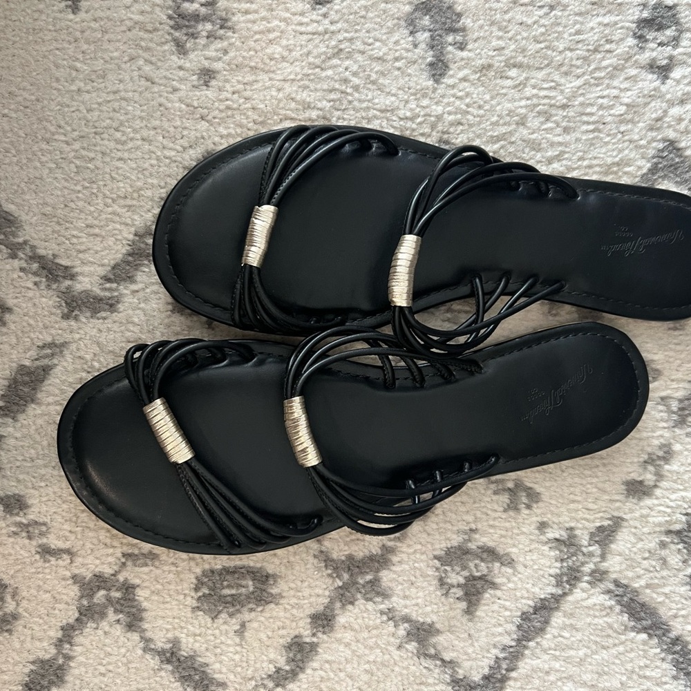 Universal Threads black sandals with gold
